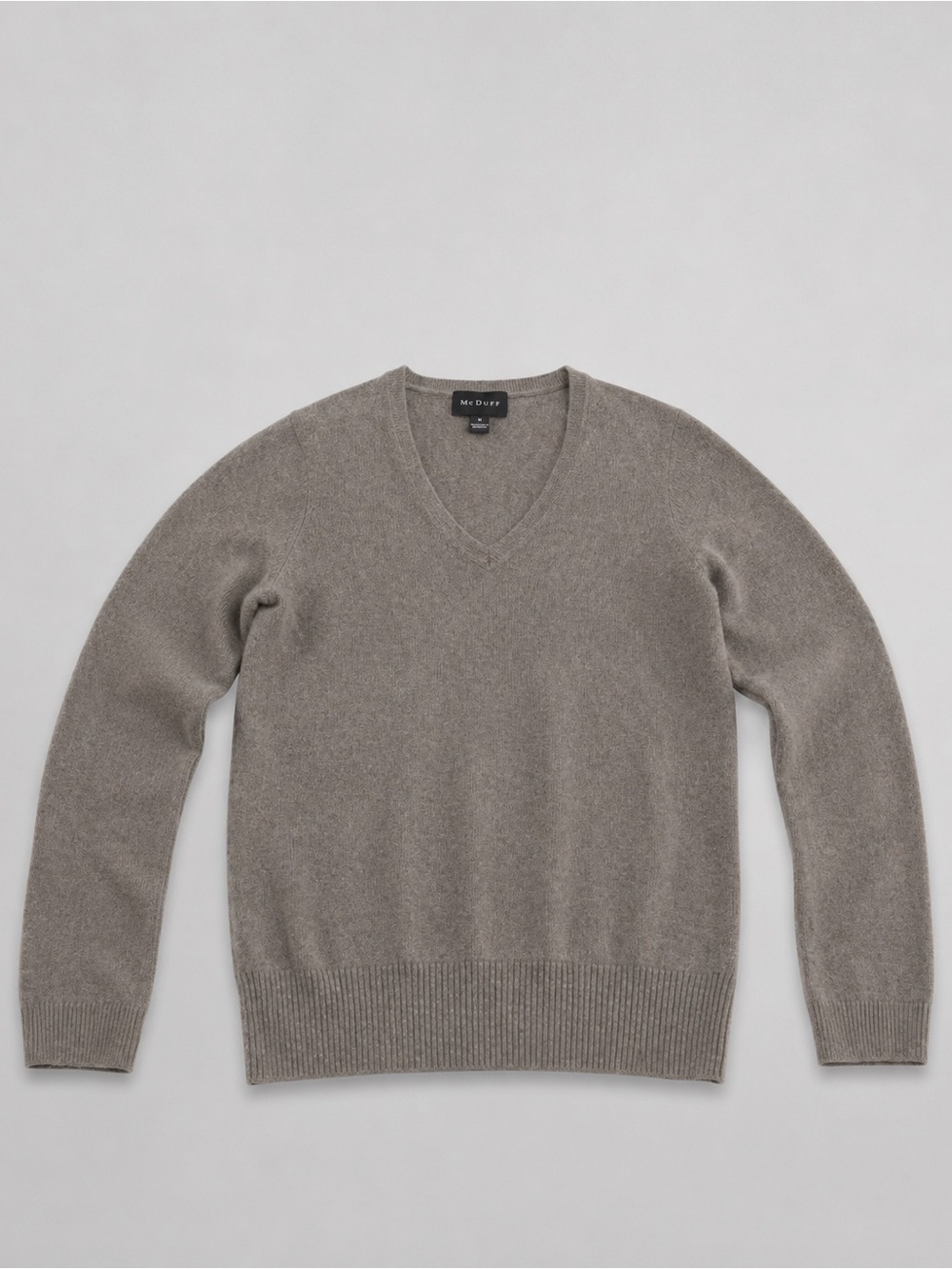 Mc Duff 100% Cashmere Sweater Size Medium
Taupe V-Neck Long Sleeve Luxury - Picture 2 of 9
